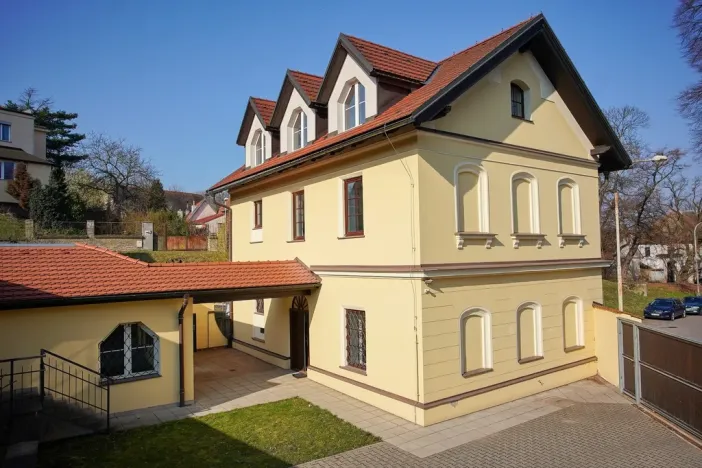 Pronájem rodinného domu, Praha, 215 m2