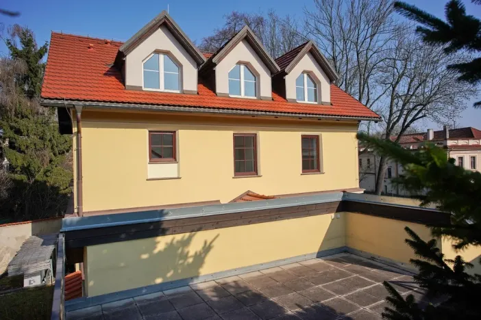 Pronájem rodinného domu, Praha, 215 m2