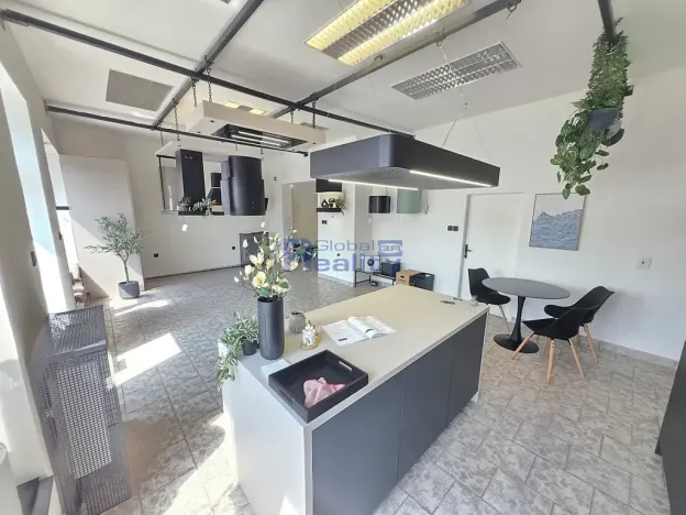 Pronájem obchodního prostoru, Hradec Králové, Pražská třída, 200 m2