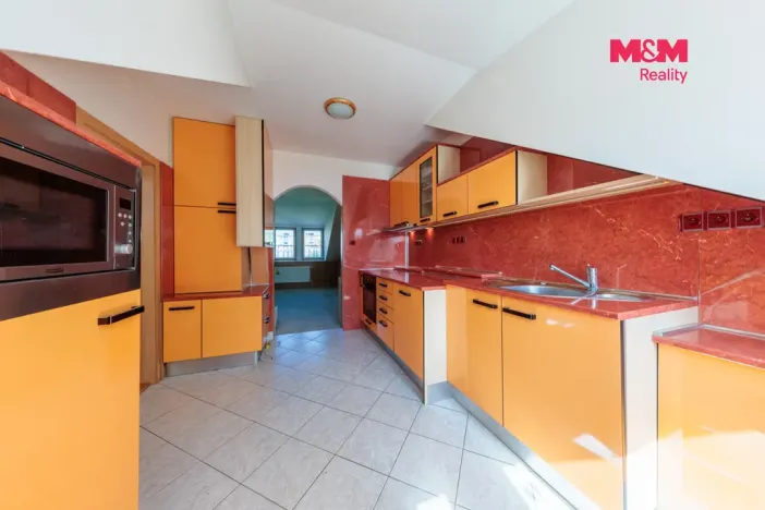 Prodej bytu 3+1, Ostrov, Masarykova, 87 m2