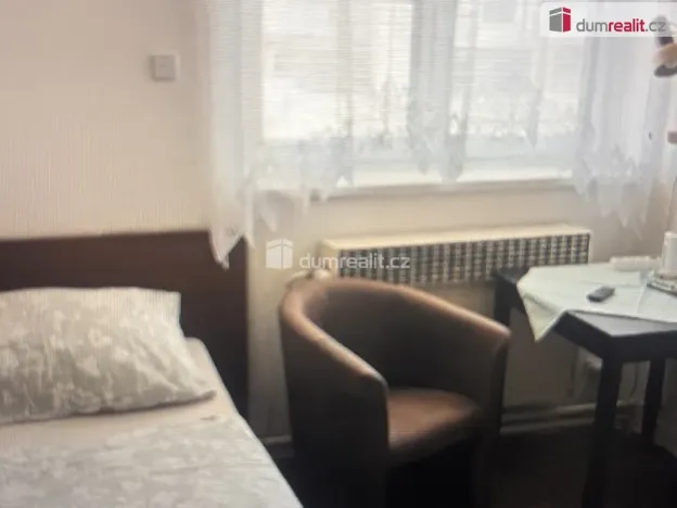 Pronájem atypického bytu, Praha - Dolní Chabry, Ústecká, 17 m2