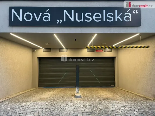 Pronájem bytu 1+kk, Praha - Nusle, Nuselská, 34 m2
