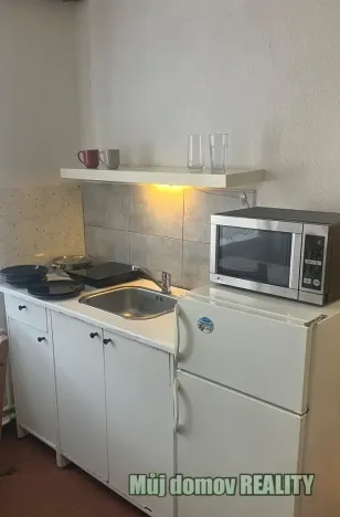 Pronájem bytu 1+1, Praha - Dolní Chabry, Prunéřovská, 1 m2