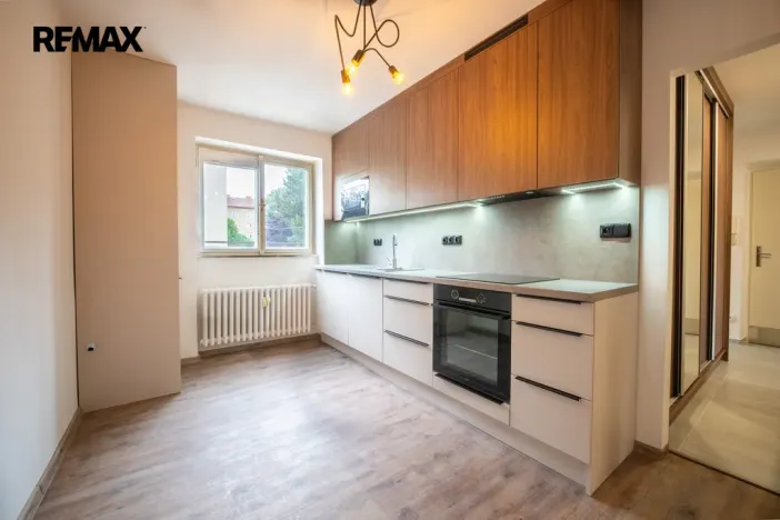 Pronájem bytu 2+1, Hradec Králové, Ladova, 56 m2