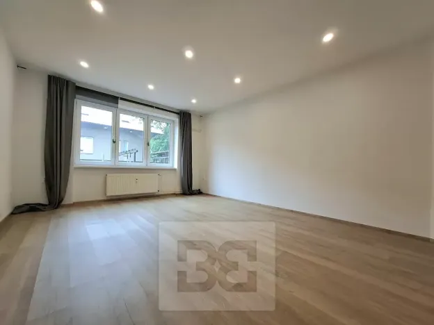 Pronájem bytu 1+1, Jaroměř, Královédvorská, 38 m2