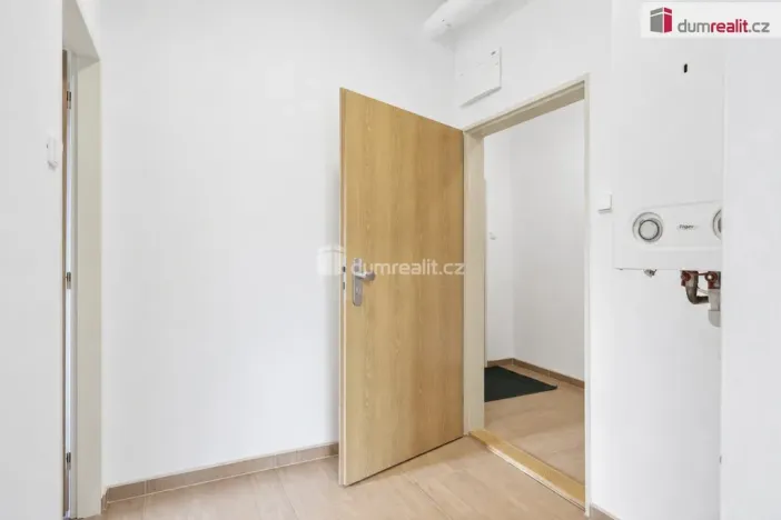 Pronájem bytu 1+kk, Praha - Březiněves, Na hlavní, 30 m2