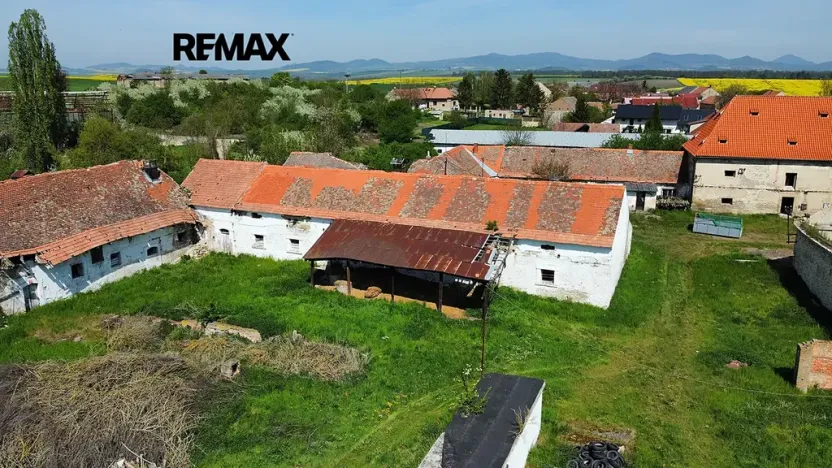 Prodej zemědělského objektu, Počedělice, 2500 m2