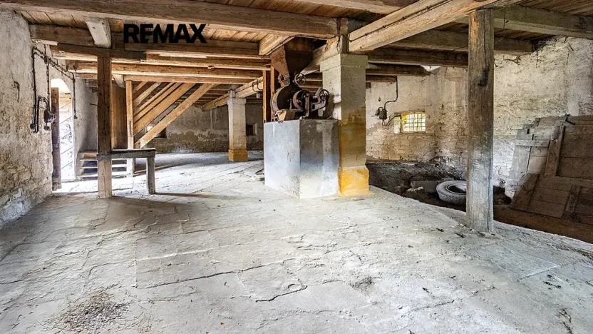 Prodej zemědělského objektu, Počedělice, 2500 m2
