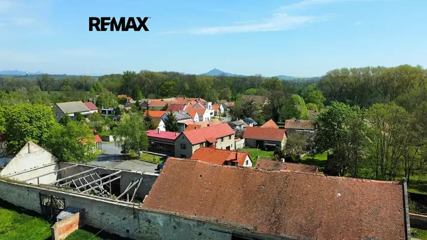 Prodej zemědělského objektu, Počedělice, 2500 m2