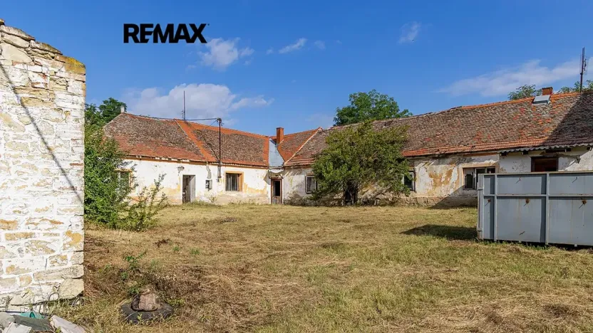 Prodej zemědělského objektu, Počedělice, 2500 m2