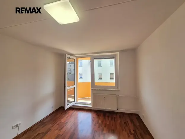 Pronájem bytu 1+1, Rosice, Komenského náměstí, 31 m2
