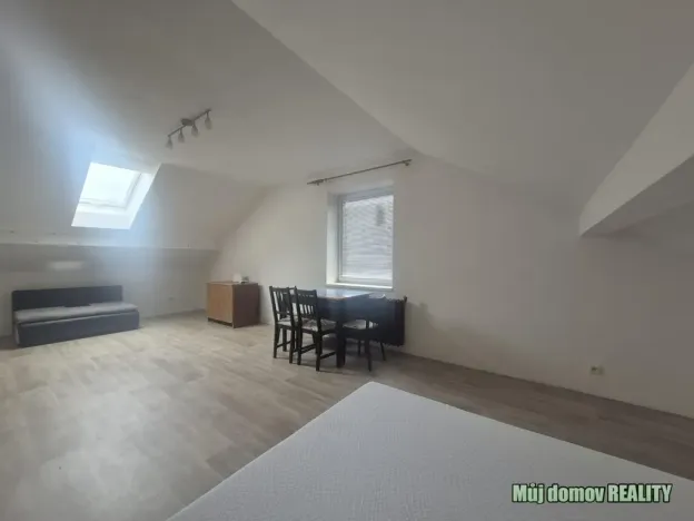 Pronájem bytu 1+1, Praha - Štěrboholy, Pod areálem, 45 m2