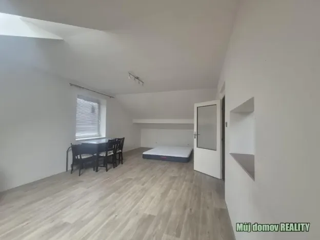 Pronájem bytu 1+1, Praha - Štěrboholy, Pod areálem, 45 m2