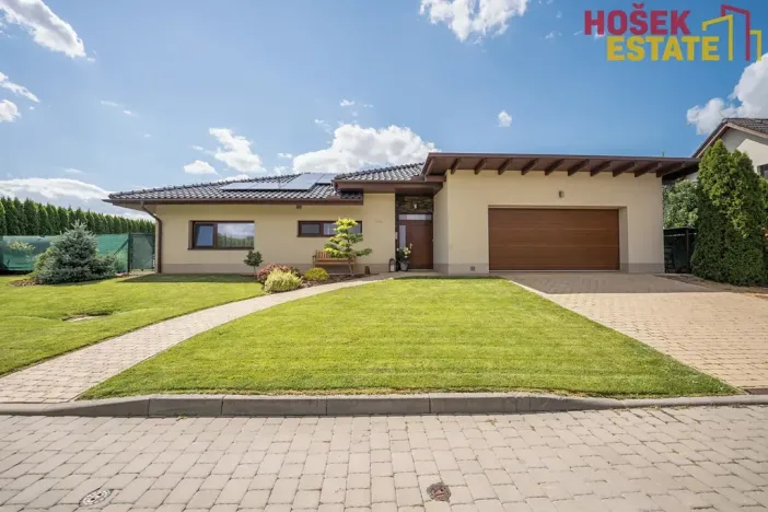 Prodej rodinného domu, Holubice, 240 m2