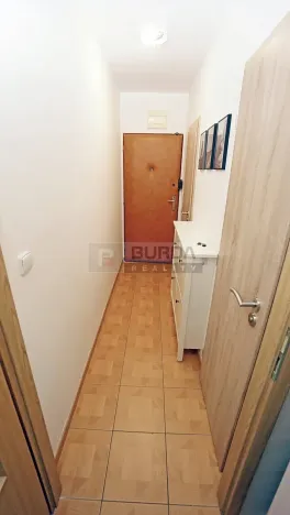 Pronájem bytu 2+kk, Praha - Troja, Hnězdenská, 36 m2