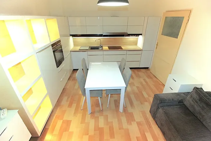 Prodej bytu 2+kk, Praha - Holešovice, Veverkova, 50 m2