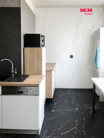 Pronájem bytu 3+1, Cheb, Stavbařů, 60 m2