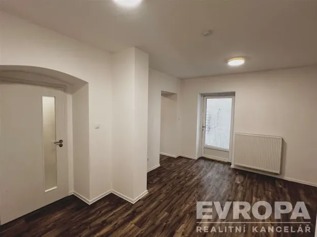 Pronájem bytu 1+kk, Žirovnice, Havlíčkovo náměstí, 32 m2