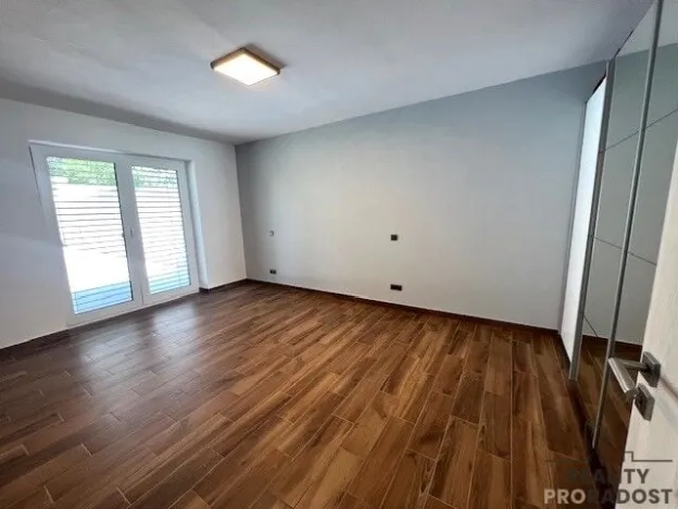 Pronájem rodinného domu, Šardice, 172 m2