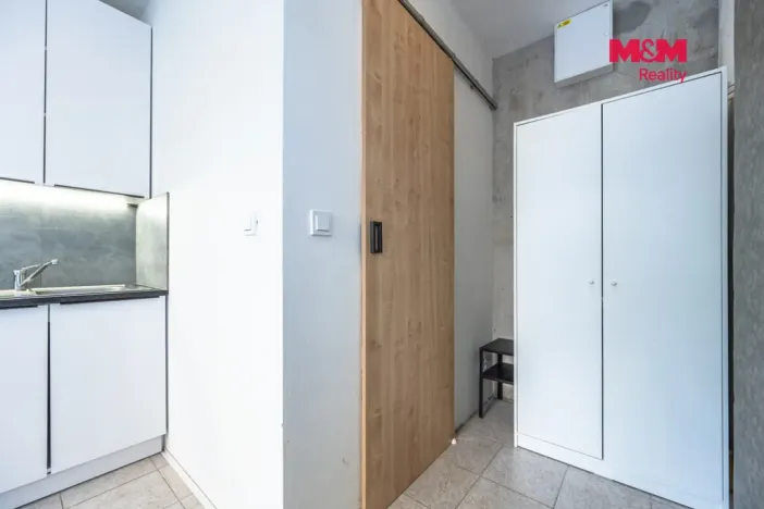 Pronájem obchodního prostoru, Praha - Hlubočepy, Pražského, 14 m2