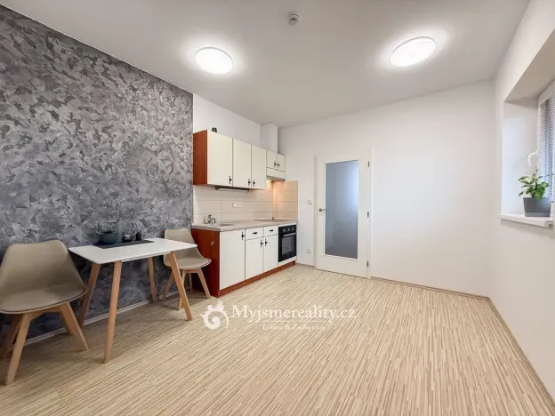 Pronájem bytu 2+kk, Znojmo, Růžičkova, 38 m2