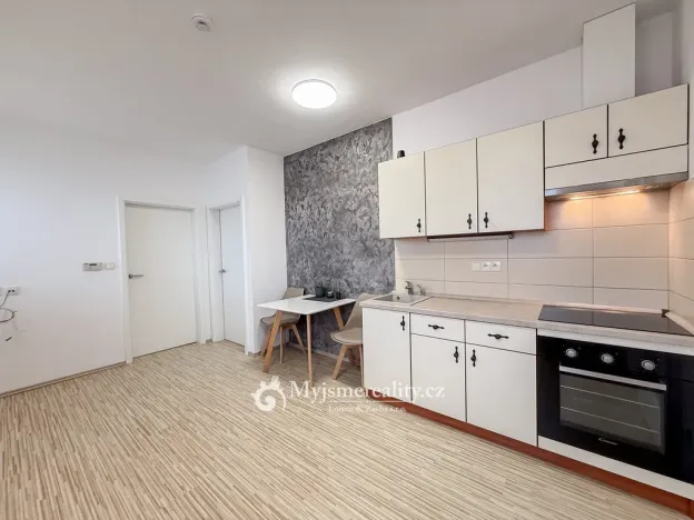 Pronájem bytu 2+kk, Znojmo, Růžičkova, 38 m2