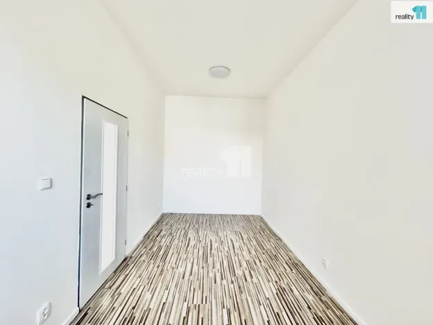 Pronájem bytu 2+kk, Praha - Hrdlořezy, Českobrodská, 35 m2