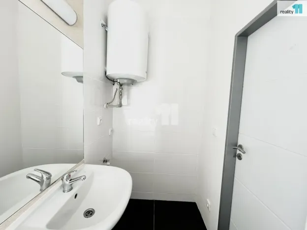 Pronájem bytu 2+kk, Praha - Hrdlořezy, Českobrodská, 35 m2