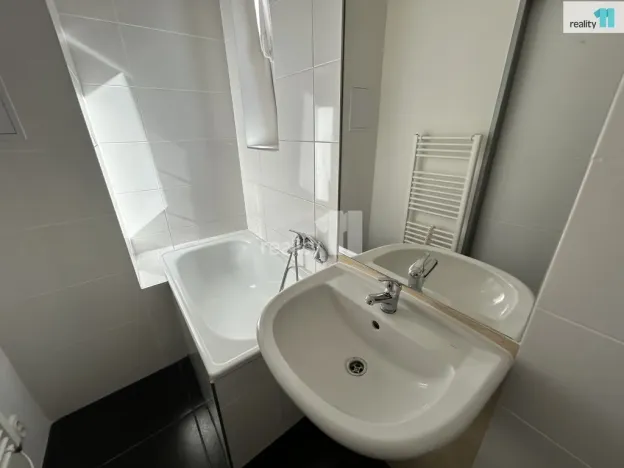 Pronájem bytu 2+kk, Praha - Hrdlořezy, Českobrodská, 35 m2