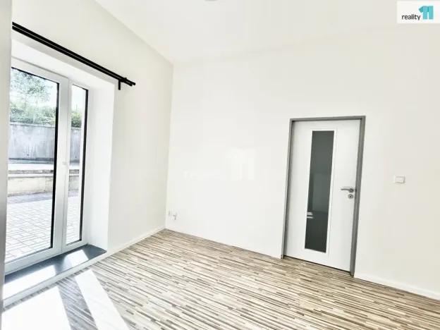 Pronájem bytu 2+kk, Praha - Hrdlořezy, Českobrodská, 35 m2