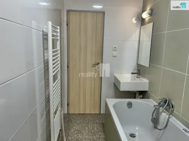 Pronájem bytu 3+kk, Praha - Hrdlořezy, Českobrodská, 65 m2