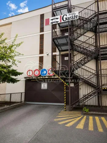 Pronájem garáže, Praha - Střížkov, Bešťákova, 18 m2