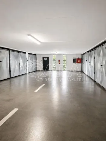 Pronájem garáže, Praha - Střížkov, Bešťákova, 18 m2