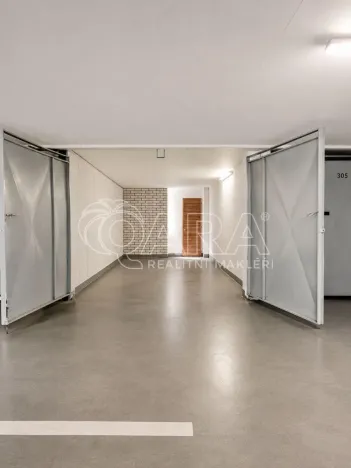 Pronájem garáže, Praha - Střížkov, Bešťákova, 18 m2