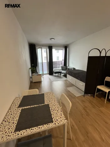 Pronájem bytu 1+kk, Zlín - Malenovice, Hřebíčkova, 30 m2