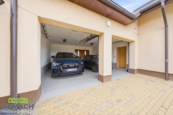Prodej rodinného domu, Blatnice pod Svatým Antonínkem, 335 m2