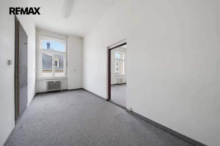 Prodej kanceláře, Karlovy Vary, Jaltská, 61 m2