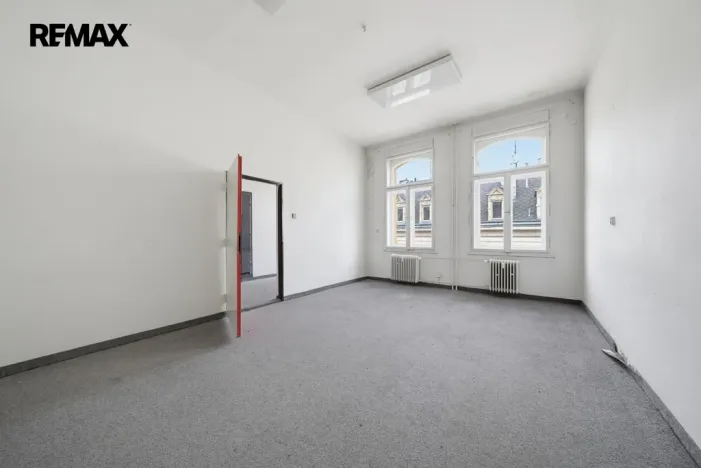Prodej kanceláře, Karlovy Vary, Jaltská, 61 m2