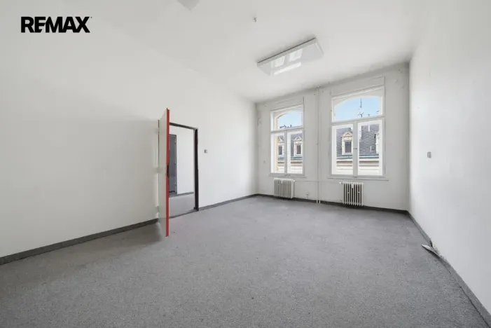 Prodej kanceláře, Karlovy Vary, Jaltská, 61 m2