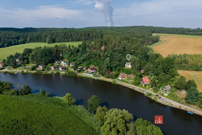 Prodej chaty, Týn nad Vltavou - Hněvkovice na levém břehu Vltavy, 80 m2