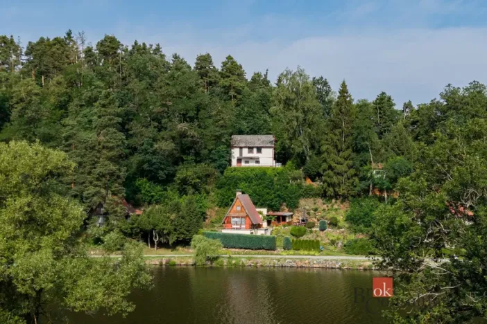 Prodej chaty, Týn nad Vltavou - Hněvkovice na levém břehu Vltavy, 80 m2