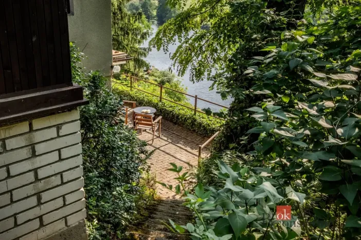 Prodej chaty, Týn nad Vltavou - Hněvkovice na levém břehu Vltavy, 80 m2