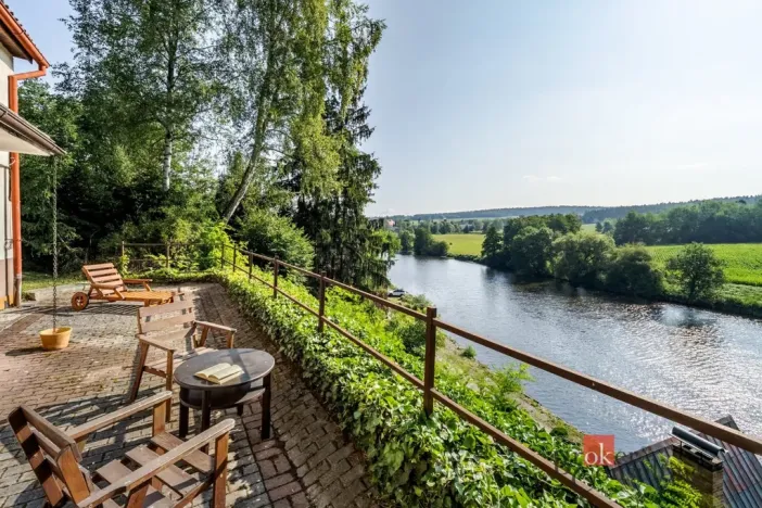 Prodej chaty, Týn nad Vltavou - Hněvkovice na levém břehu Vltavy, 80 m2