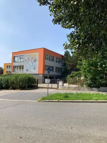 Pronájem garážového stání, Praha - Motol, Kudrnova, 18 m2