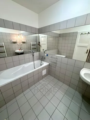 Prodej bytu 2+1, Praha - Žižkov, Jeseniova, 71 m2