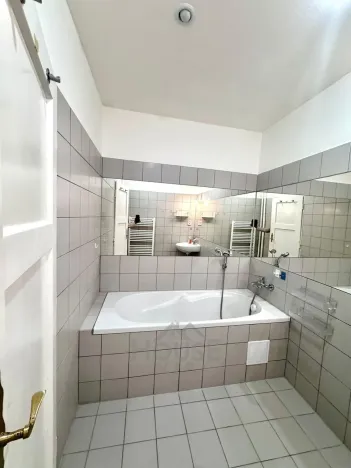 Prodej bytu 2+1, Praha - Žižkov, Jeseniova, 71 m2