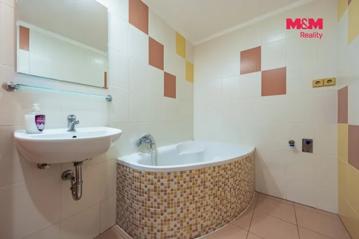 Prodej bytu 2+1, Volary, Sídl. Míru, 63 m2