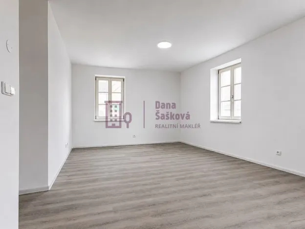 Pronájem bytu 3+kk, Jindřichův Hradec - Jindřichův Hradec I, nám. Míru, 57 m2