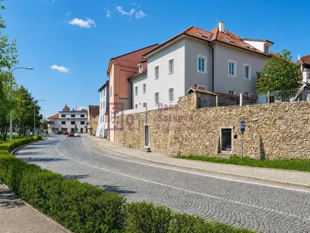 Pronájem bytu 3+kk, Jindřichův Hradec - Jindřichův Hradec I, nám. Míru, 57 m2