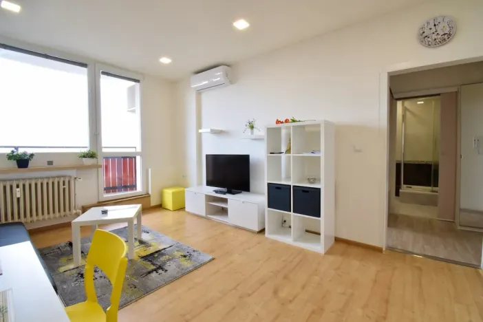 Pronájem bytu 2+kk, Brno - Lesná, Slavíčkova, 37 m2